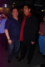 Rishi Kapoor, Shatrughan Sinha return from Singapore after attending IIFA Awards in Mumbai on 11th June 2012 (46).JPG